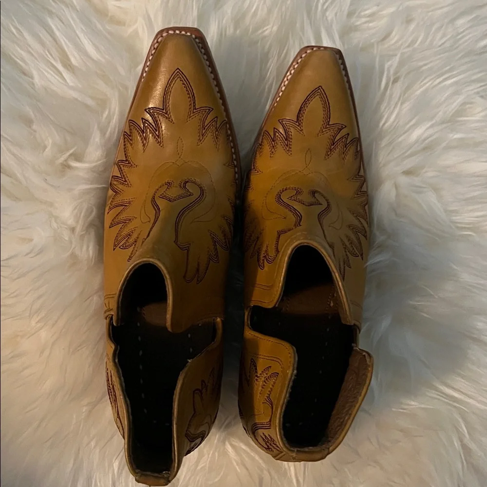Ariat Light mustard yellow brown Leather Booties. - Picture 3 of 7